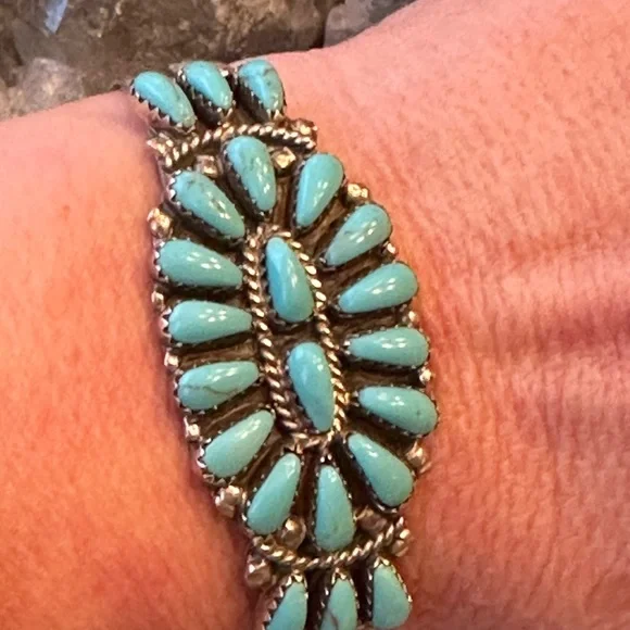 Sold 🌸 Native turquoise, sterling, silver cuff - Picture 6 of 8